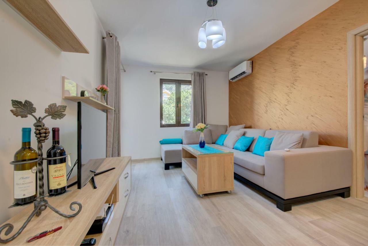 Apartment Medusa Risan Luaran gambar