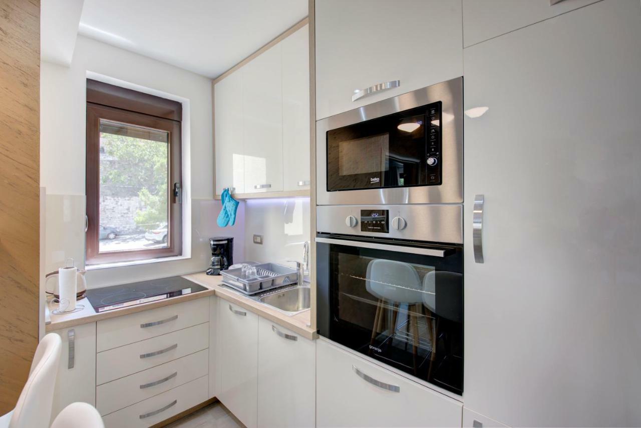 Apartment Medusa Risan Luaran gambar